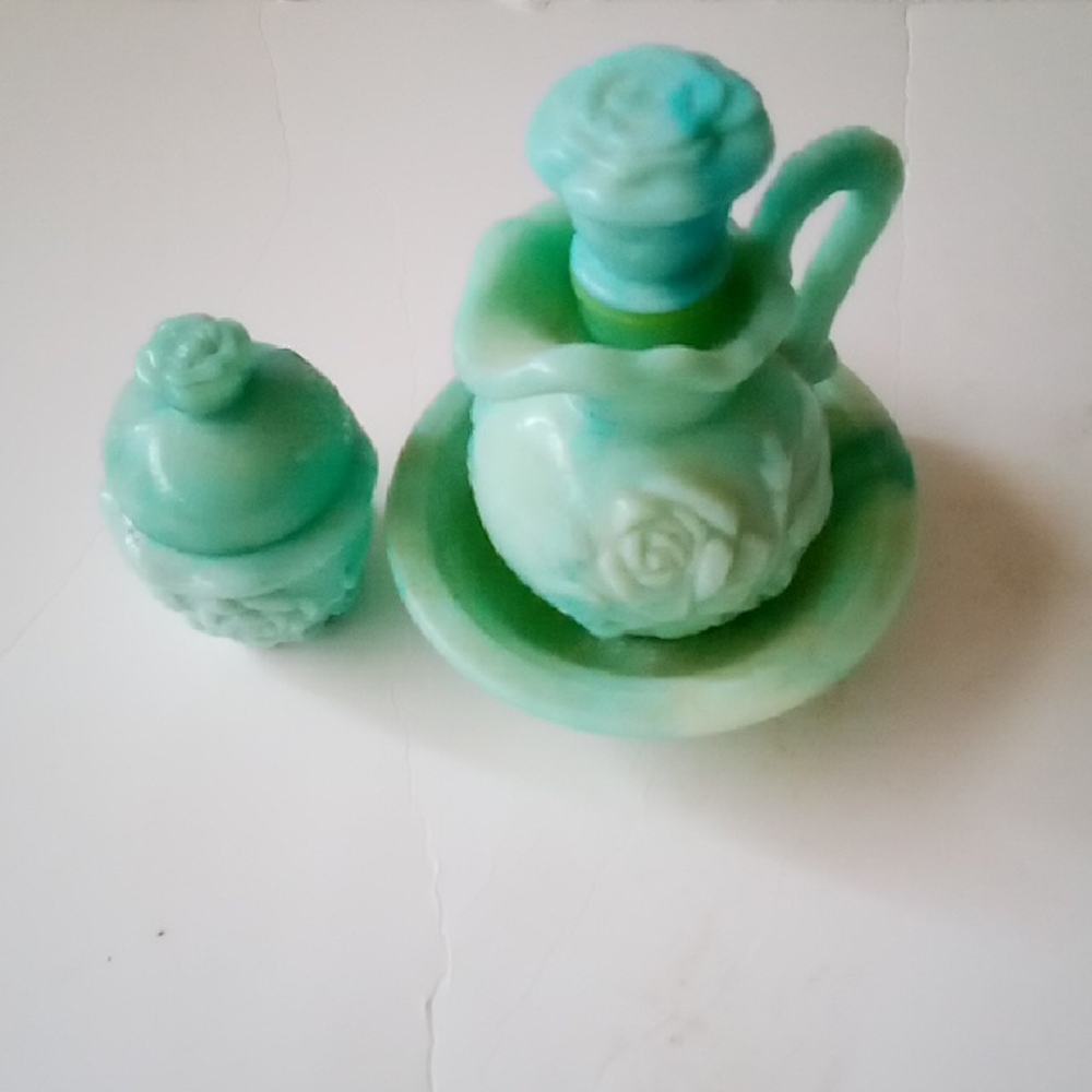 Avon Moonwind Powder Sachet in Aqua
